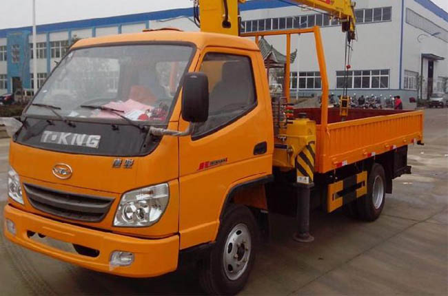 歐鈴牌藍(lán)牌隨車起重運(yùn)輸車