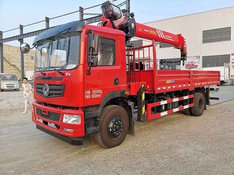 東風T5單排隨車吊（廂長6.1米）