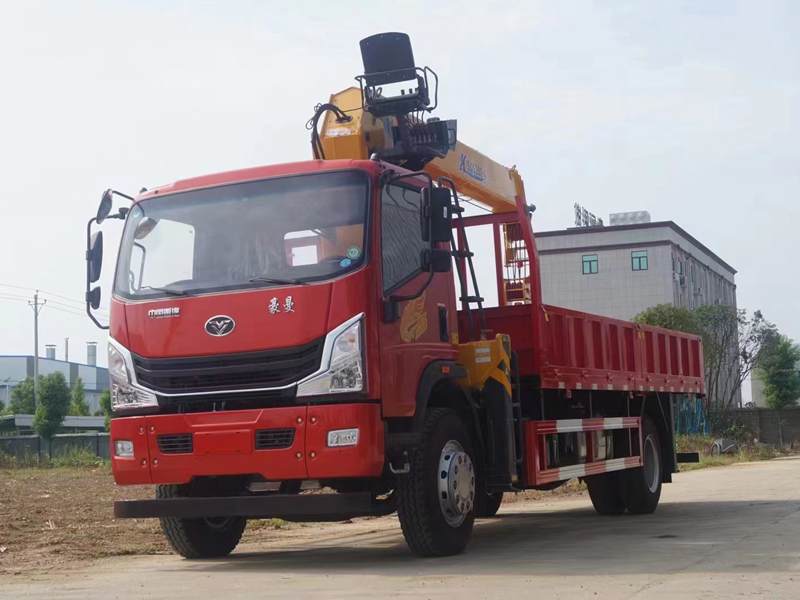 重汽豪曼單排隨車吊（廂長6.1米）